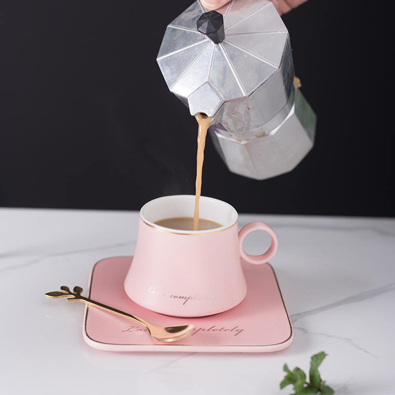 ユニークなデザインの陶器カップ H10e68a1fd10b40aeb6fb0c177466d