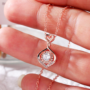 Collana Minimalista con Ciondolo a Cuore per Donne, Catena con Charm d'Amore, Gioiello alla Moda per Uso Quotidiano, Regalo - Product Image 3