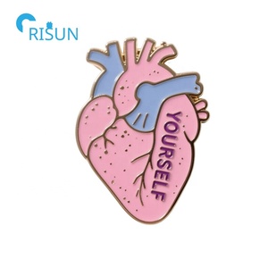 Píldora Creativa Corazón Forma Cardíaca Self Love Care Be Yourself Club Esmalte Lapel Pins Insignias Broches Custom Self Love Esmalte Pins - Product Image 2