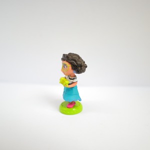 Figurine de collection en PVC Mirabel Madrigal <span class=keywords><strong>Encanto</strong></span> personnalisée en gros pour enfants - Product Image 2
