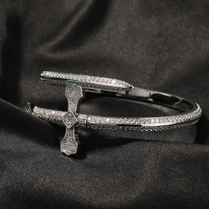 Hip Hop 18K oro ghiacciato braccialetti incrociati ortodossi personalizzato spada di giustizia bracciale incrociato per uomo donna gioielli - Product Image 6