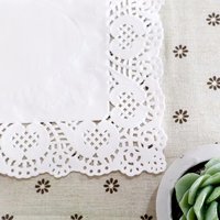 Napperons en papier jetables de 4 pouces, napperons en dentelle pour la décoration de gâteaux, la décoration alimentaire, la décoration de table de mariage
