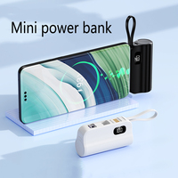 Mini Banco de Energía Portátil de PVC de 5000 mAh con Conector de Cola, Pantalla Digital y Cable Integrado de Doble Cabezal, Soporte para Teléfono Celular KC 3 en 1