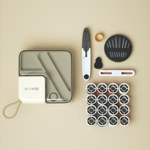 Kit de couture portable Ekomio avec aiguilles et fils pour une utilisation en dortoir - Product Image 1
