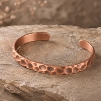 Bracelet jonc ouvert magnétique en cuivre pur à 99 %, plaqué cuivre rouge, avec cœur gravé vintage, aimant thérapeutique puissant, réglable pour le poignet