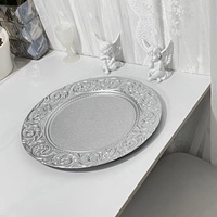 Assiettes de présentation argentées au design moderne Assiettes de mariage décoratives bon marché Assiette en plastique à motif rond pour la maison Banquet Party Use