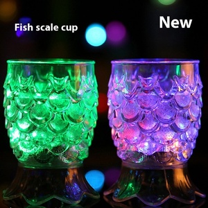 RICHSHINING Diversão Beber Plástico Mágico Água Ativado Beer Cup Led Cristal Facetada Cup Novidade Piscando Festa Abacaxi Cup - Product Image 6