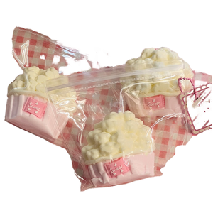 Jouet à presser unisexe en forme de pudding à la fraise, balle en PU super douce, design attrayant, anti-stress, jouet à pincer amusant - Product Image 1