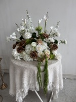 RK361 Nouvelle composition florale artificielle sur mesure ODM OEM pour mariage, boule de fleurs vert et marron pour décoration de mariage, centre de table