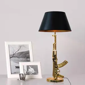 Buon prezzo Nordic Design creativo moderno lampada da scrivania a LED illuminazione di moda lampada da tavolo decorativa in resina