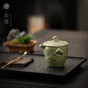 Théière en céramique de style chinois avec couvercle, petite bouilloire résistante à la chaleur pour service à thé Kung Fu - Product Image 1