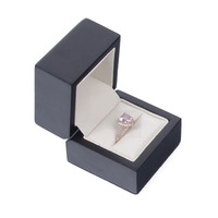 Boîte à bagues en bois noir laqué brillant de haute qualité, petite et rectangulaire, avec LED, pour rangement de bijoux, OEM/ODM disponible, MOQ 500 pièces, personnalisable