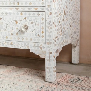 Commode à tiroirs artisanale très demandée avec plusieurs tiroirs de rangement pour usage domestique, disponible à bon prix - Product Image 2