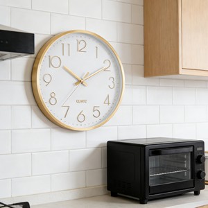 Elegante Reloj de Pared Moderno con Marco Metálico Dorado de 12 Pulgadas, Números 3D, Movimiento Silencioso de Cuarzo, Funciona con Batería, Ideal para Interiores de Hotel - Product Image 2