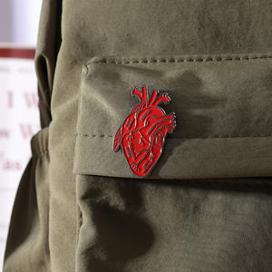 เครื่องประดับทางการแพทย์แบบกอธที่กำหนดเองของขวัญนักเรียนเพื่อนหมุดเคลือบอวัยวะหัวใจปอดยูวีพิมพ์โลโก้เหล็กหล่อป้ายป้ายเข็มกลัด - Product Image 4