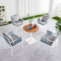 Table et chaise de balcon de jardin Chaise de canne d'extérieur Table et ensemble de trois pièces de loisirs