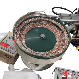 Equipo de Automatización: Alimentador de Precisión con Recipiente Vibratorio para Componentes, Anillos de Goma y Conexiones Atornilladas de Piezas Metálicas - Product Image 1