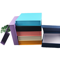 Boîte d'expédition postale en carton auto-adhésive, personnalisée, écologique, réutilisable, imperméable, avec bande adhésive détachable pour l'ouverture