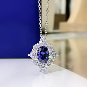 Collana con Ciondolo Floreale Blu per Donne, Stile Geometrico, Accessorio da Collo per Uso Quotidiano, Gioiello di Moda - Product Image 1