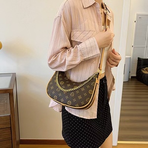 Nuova Borsa a Spalla da Donna 2024, Design Lussuoso e alla Moda, in Pelle PU con Stampa a Catena, Versatile per Ogni Giorno, Anche a Tracolla - Product Image 5