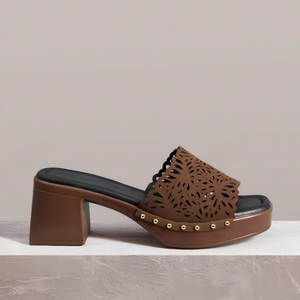 Mules à plateforme ajourées pour femmes, sandales à talon carré épais cloutées, mules découpées au laser à bout carré, sabots tendance d'été pour femmes - Product Image 1
