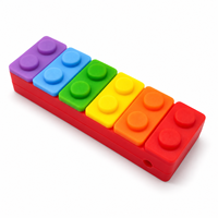 Collier sensoriel en silicone à mâcher en forme de bloc de construction pour enfants, jouet de dentition et de stimulation motrice orale