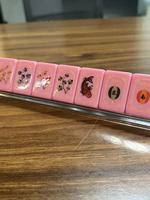 Jeu de Mahjong américain en acrylique double couche rose et or, tuiles de Mahjong gravées avec un motif exquis