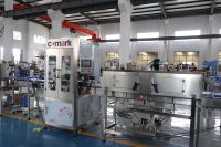 Ligne de production automatique complète 3 en 1 pour bouteilles PET, usine de production d'eau, comprend une machine de remplissage et de bouchage de bouteilles d'eau