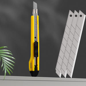 มีดคัตเตอร์สีเหลือง ขนาด 155 มม. ความยาวใบมีด 100 มม. วัสดุ ABS หมายเลขชิ้นส่วน 9951 สำหรับตัดกระดาษและวอลเปเปอร์ - Product Image 3