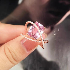 Anello da cocktail da donna T0182 con zirconi cubici creati in laboratorio, taglio a cuscino, montatura pavé, anello geometrico alla moda per feste - Product Image 1