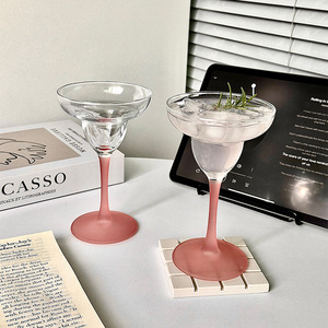 Juego de Copas de Cristal Esmerilado Margaret - Copas de Cóctel y Vino Espumoso de Diseño Minimalista con Capacidad de 101-200 ml - Product Image 3