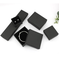 Boîte cadeau noire mate avec logo imprimé de luxe, en carton kraft personnalisé avec couvercle et base pour boîte à bijoux