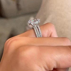 Set di Tre Anelli Geometrici di Lusso per Donna, Elegante Ornamento per Mani, Ideale per Matrimoni e Fidanzamenti - Product Image 5