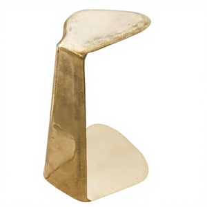 Mesa de Centro Única de Latón con Tapa de Mármol y Estructura Metálica, Diseño Contemporáneo, Mueble de Sala Hecho a Mano, Minimalista, Uttar Pradesh M F - Product Image 1