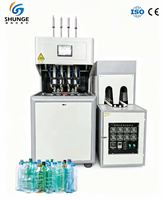 Machine de soufflage semi-automatique à 4 cavités contrôlée par PLC avec alimentateur automatique de préformes pour bouteilles PET d'eau minérale et de boissons 1500