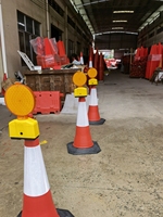 Luz Estroboscópica LED de Advertencia de Seguridad para Obras de Construcción LB-5102 con Colores Ámbar, Rojo y Azul y Frecuencia de Destello de 3 Veces por Segundo