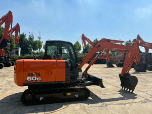 Mini-excavatrice hydraulique sur chenilles Compact ZX60 6 tonnes, commande hydraulique précise, pour travaux d'excavation de fondations de maisons dans les jardins. - Product Image 1