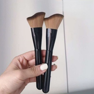 Nuevo estilo de <span class=keywords><strong>brocha</strong></span> contorneadora ondulada con bisel para sombra estéreo, de pelo sintético vegano, para cejas, delineador de ojos y base facial - Product Image 1