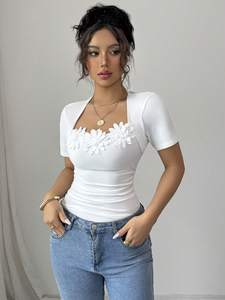 Personnalisé <span class=keywords><strong>Femme</strong></span> Slim Fit Applique <span class=keywords><strong>Broderie</strong></span> 3D Fleur Tee Sexy Plain <span class=keywords><strong>Blanc</strong></span> Col Carré Froncé Manches Courtes Y2k <span class=keywords><strong>T</strong></span>-<span class=keywords><strong>shirt</strong></span> pour Dame - Product Image 5