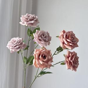 Vente en gros <span class=keywords><strong>de</strong></span> fleurs artificielles à 3 têtes <span class=keywords><strong>de</strong></span> roses violettes pour arrangements <span class=keywords><strong>de</strong></span> mariage, événements, fêtes - Product Image 1