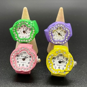 Montres à anneaux de luxe mécaniques en acier inoxydable avec cadran en cristal et strass, édition limitée, montre de doigt pour hommes et femmes - Product Image 3