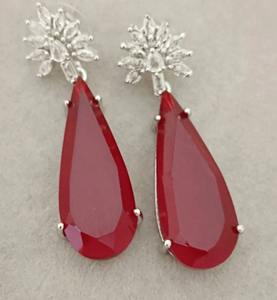 Ensemble de boucles d'oreilles en zircone cubique de qualité supérieure bijoux hypoallergéniques plaqués argent pour femmes accessoire de mode pour les fêtes et un usage quotidien - Product Image 4