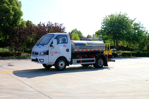 Camion arroseur diesel Dongfeng Tuyi 4X2 2500L avec moteur, portée 30-35m, largeur 15-30m, norme Euro 6, lavage frontal - Product Image 2