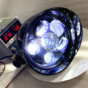 Faro LED Tri Bar Nero da 5,75 Pollici, Sistema di Illuminazione per Moto Harley Sportster Dyna - Product Image 6