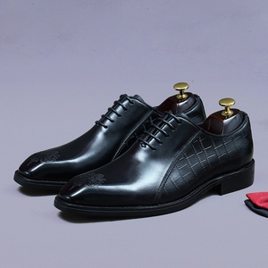 Chaussures habillées pour hommes haut de gamme, gravées au laser et embossées, à bout carré, en cuir, style coréen, pour affaires et occasions formelles - Product Image 5