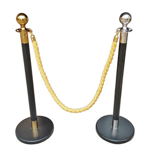 Vente directe usine – Barre de bienvenue en acier inoxydable doré personnalisable avec corde en velours pour entrée d'hôtel - Product Image 1