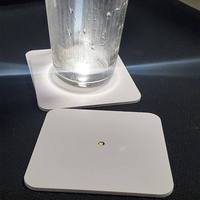 Sous-verre carré LED en plastique personnalisé à détection de gravité pour affichage lumineux de bouteilles et boissons, idéal pour Noël et les fêtes d'anniversaire