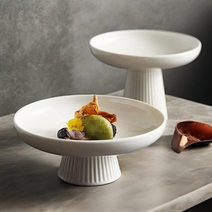 Lujo nórdico Vintage blanco redondo alto pie cerámica postre aperitivos plato tazón pastel fruta soporte bandeja <span class=keywords><strong>para</strong></span> decoración del hogar - Product Image 2