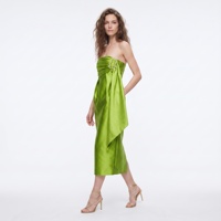 Robe de cocktail élégante vert citron sans bretelles, longueur midi, en satin, avec corsage froncé et détail boucle drapée, couleur chartreuse 2026