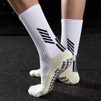 Vente en gros de chaussettes de sport antidérapantes et personnalisées antidérapantes pour la saison de printemps chaussettes de trampoline pour enfants hommes femmes fond personnalisable
